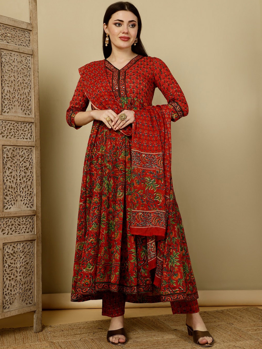 

KIMAYRA Floral Printed Regular Pure Cotton Kurta with Trousers & Dupatta, Red