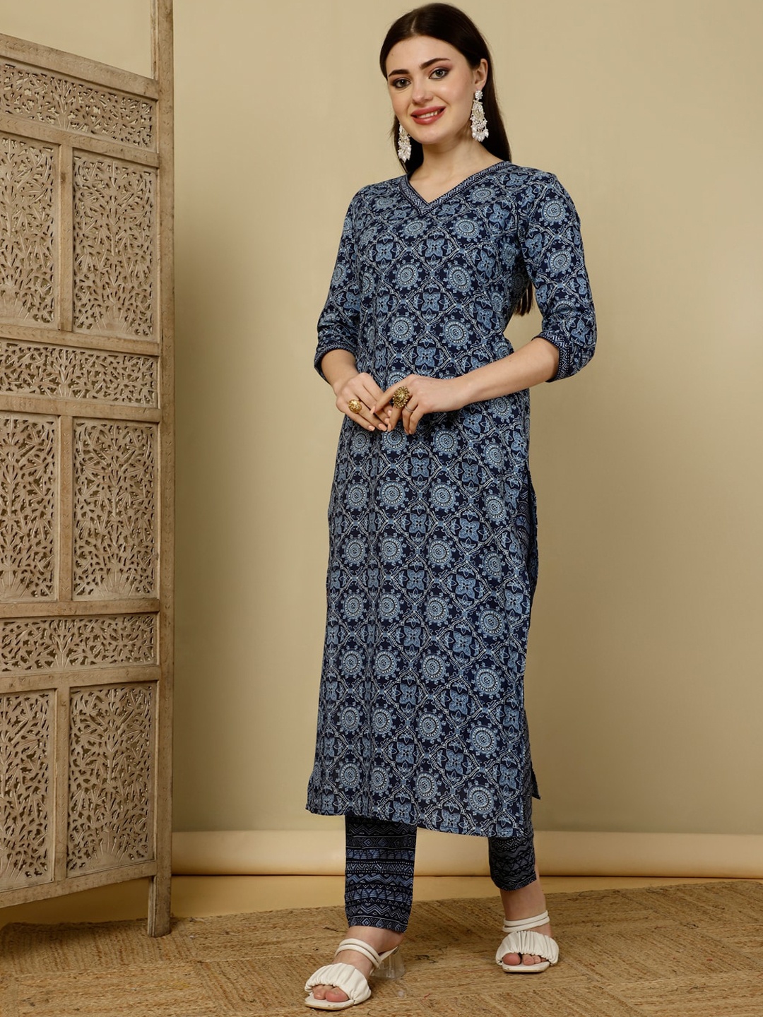 

KIMAYRA Ethnic Motifs Printed Regular Pure Cotton Kurta with Trousers & With Dupatta, Navy blue