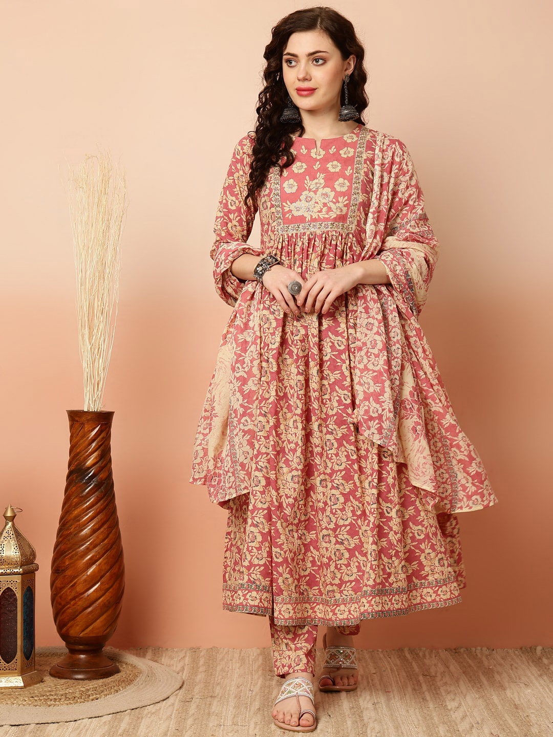 

KIMAYRA Floral Printed Regular Pure Cotton Kurta with Trousers & With Dupatta, Pink
