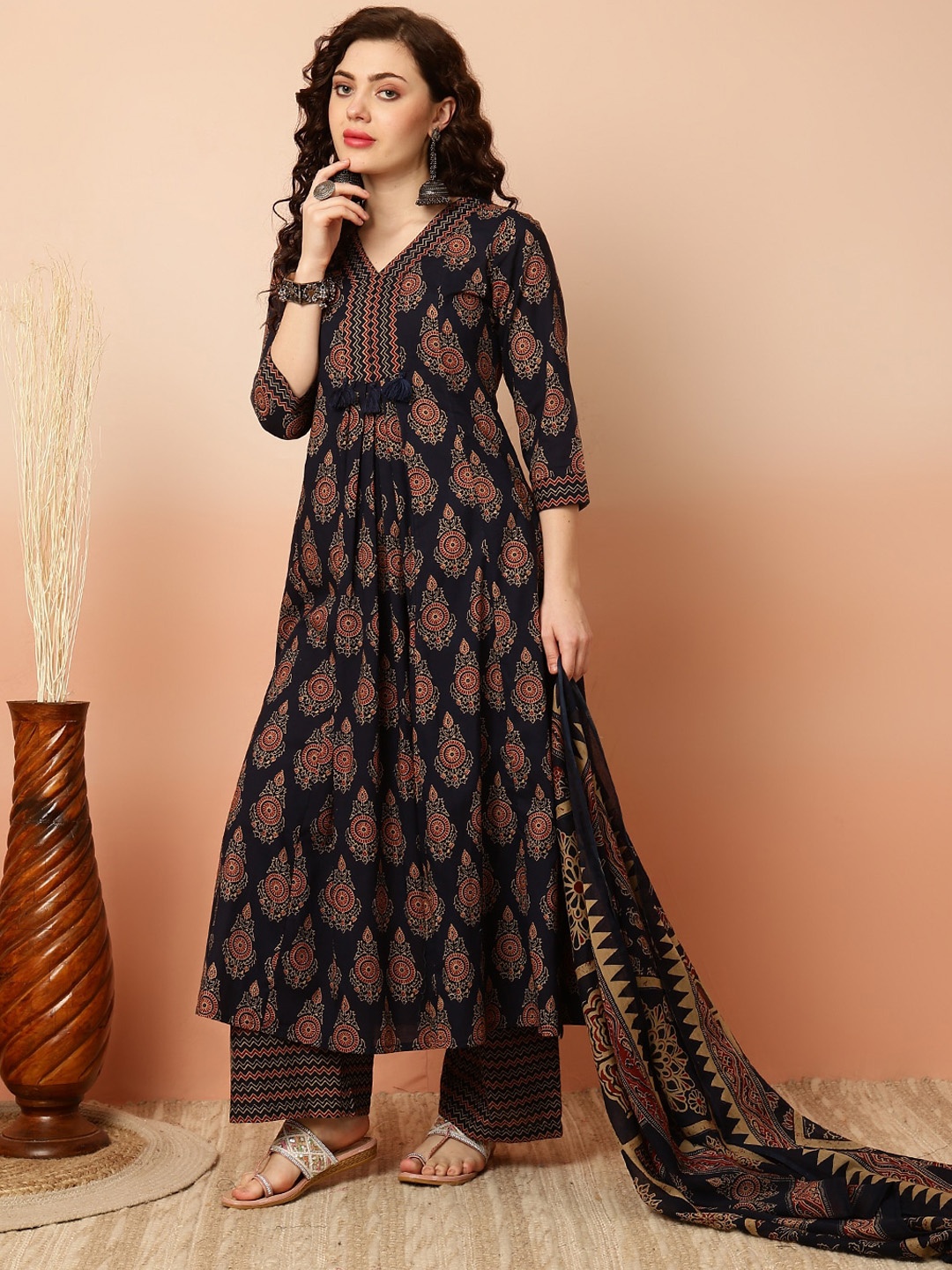 

KIMAYRA Floral Printed Regular Pure Cotton Kurta with Palazzos & Dupatta, Navy blue