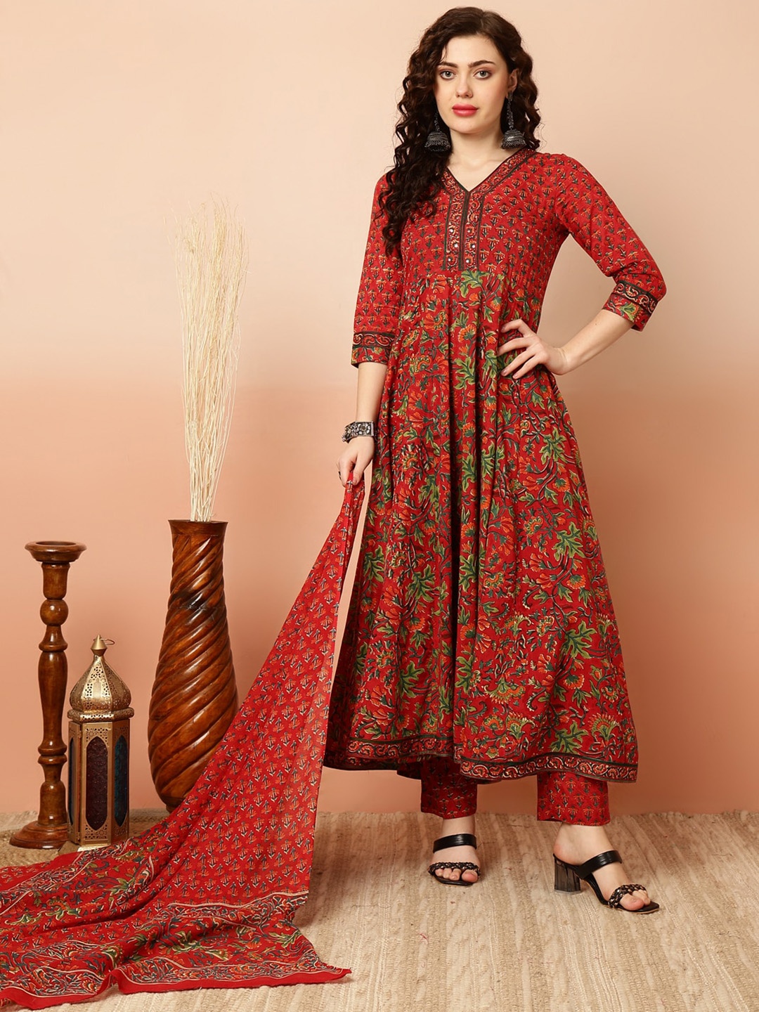 

KIMAYRA Ethnic Motifs Printed Empire Pure Cotton Kurta with Palazzos & Dupatta, Maroon