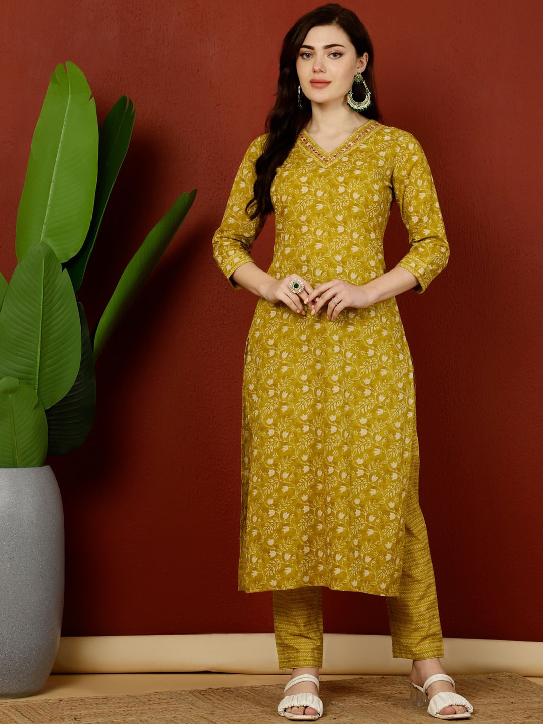 

KIMAYRA Floral Printed Regular Pure Cotton Kurta with Trousers, Mustard