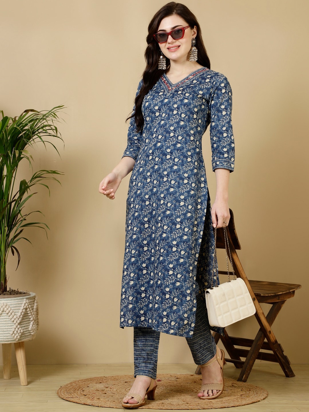 

KIMAYRA Floral Printed Regular Pure Cotton Kurta with Trousers, Blue