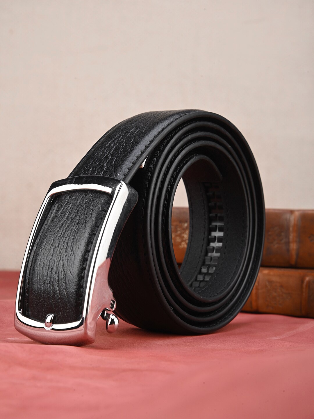 

BuckleUp Men Textured Casual Belt, Black