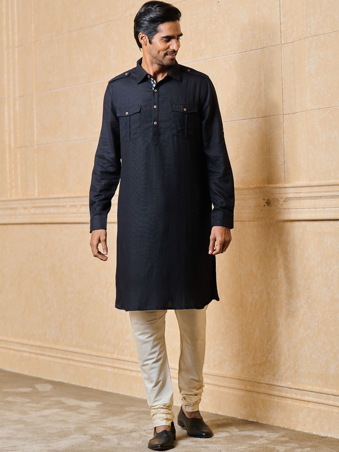 

Tasva Shirt Collar Roll Up Sleeves Pathani Kurta, Black