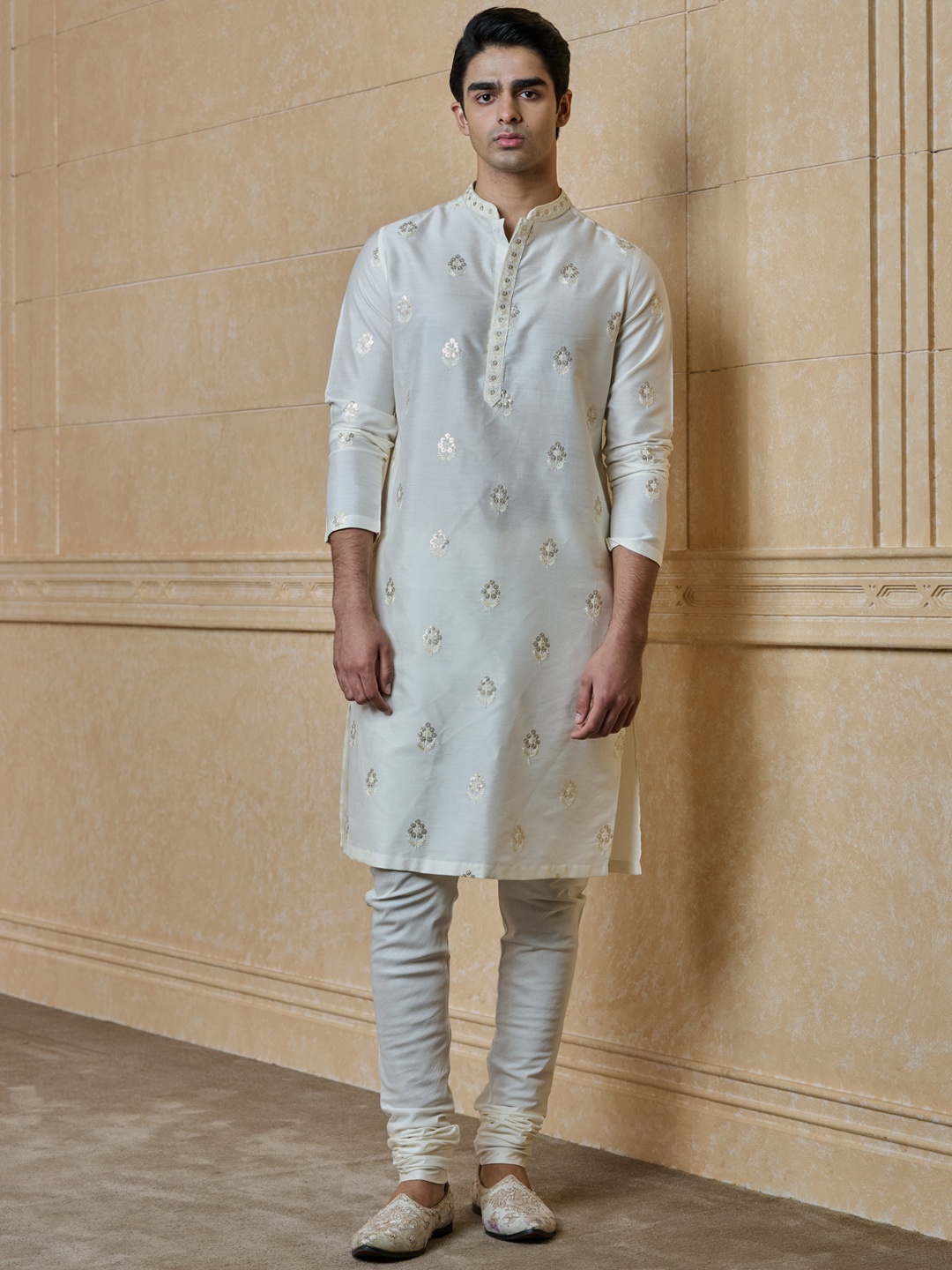 

Tasva Floral Embroidered Sequinned Straight Kurta with Churidar, Off white