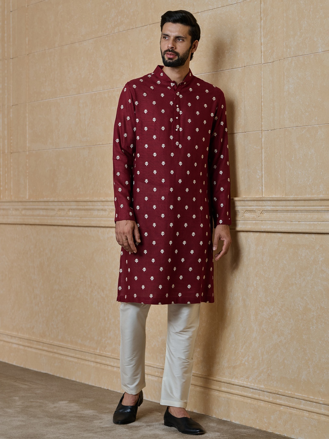 

Tasva Men Embroidered Regular Kurta with Churidar, Maroon