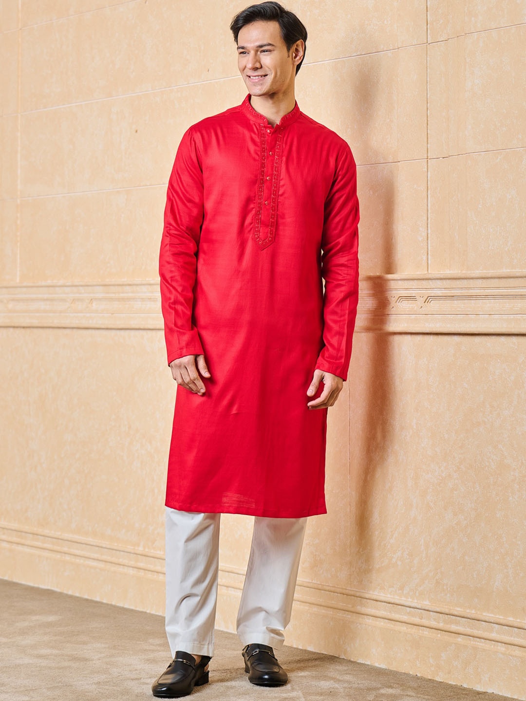 

Tasva Mandarin Collar Long Sleeves Straight Kurta With Churidar, Red