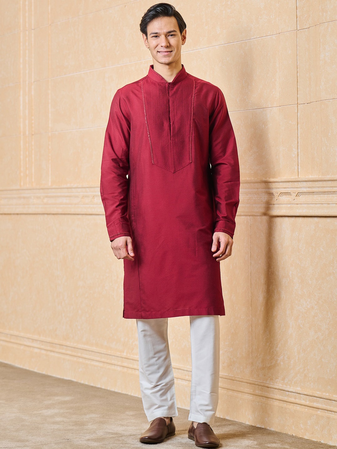 

Tasva Mandarin Collar Straight Kurta with Churidar, Maroon