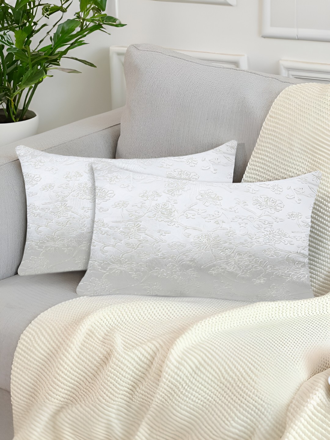 

Tesmare Off White 2 Pieces Floral Velvet Rectangle Cushion Covers