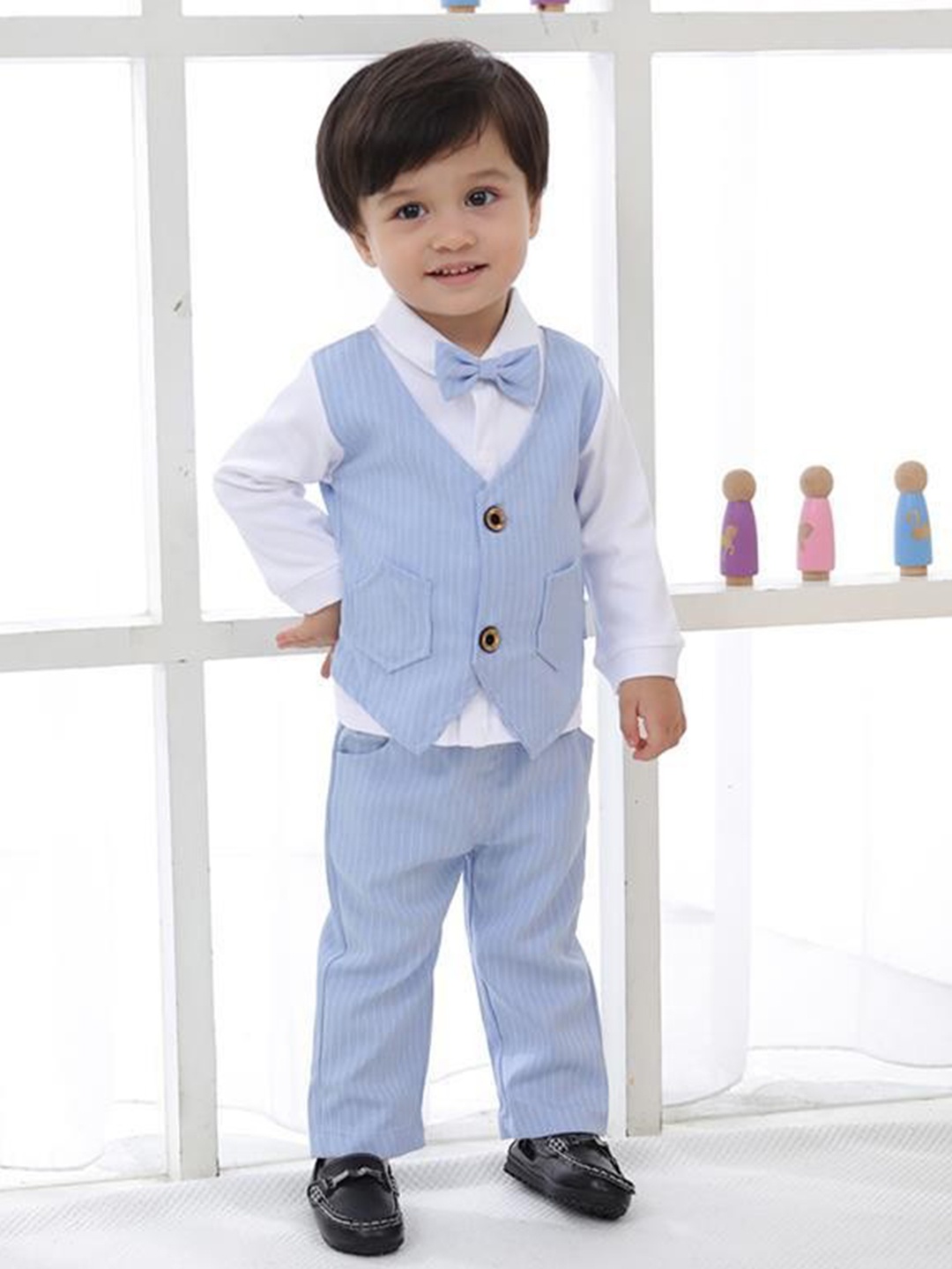 

StyleCast x Revolte Boys Blue Striped Single-Breasted Partywear Suit