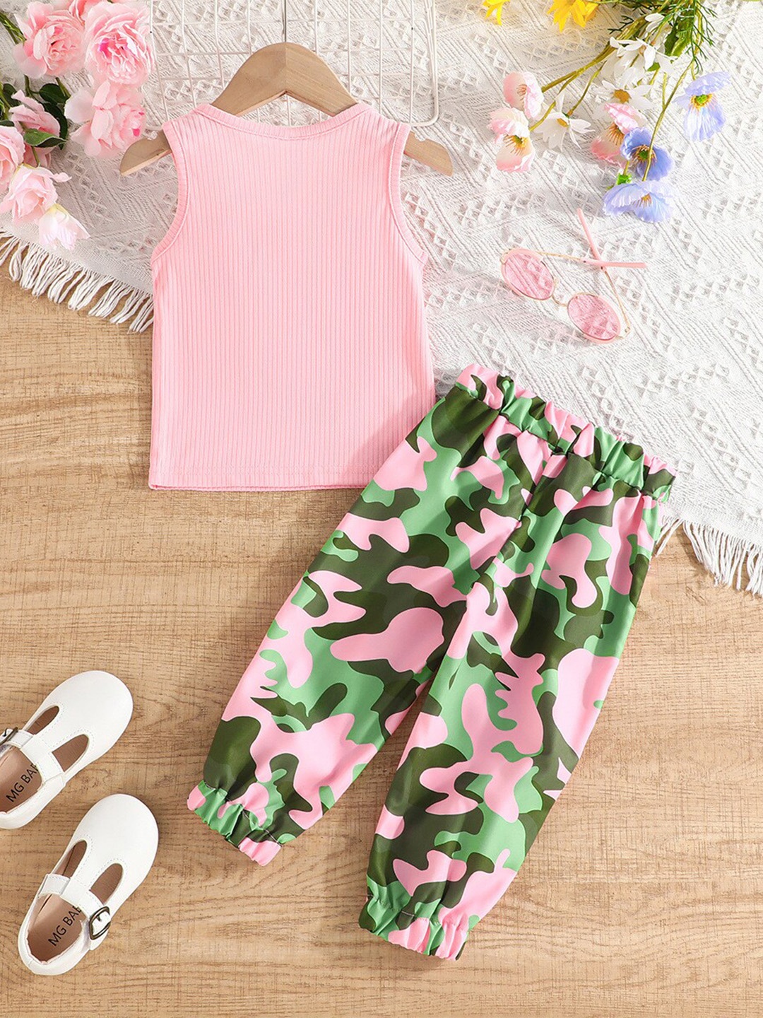 

StyleCast x Revolte Girls Pink & Green Printed Top with Pyjamas