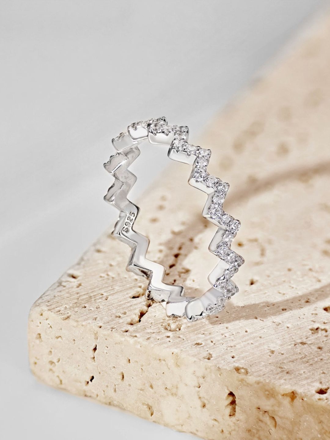 

BRIA JEWELS 925 Sterling Silver Rhodium-Plating CZ Studded Wavy Finger Ring