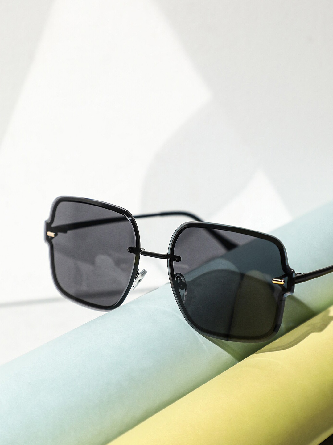 

LULU & SKY Women Rimless Square Sunglasses, Black