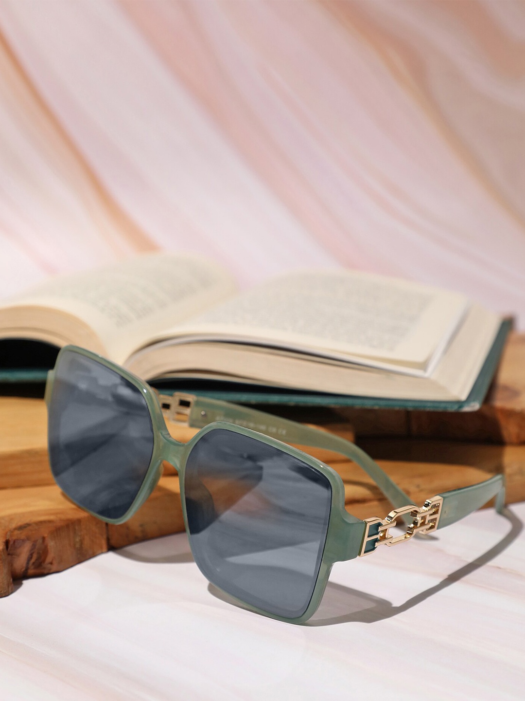 

LULU & SKY Women Square Sunglasses A7005, Green