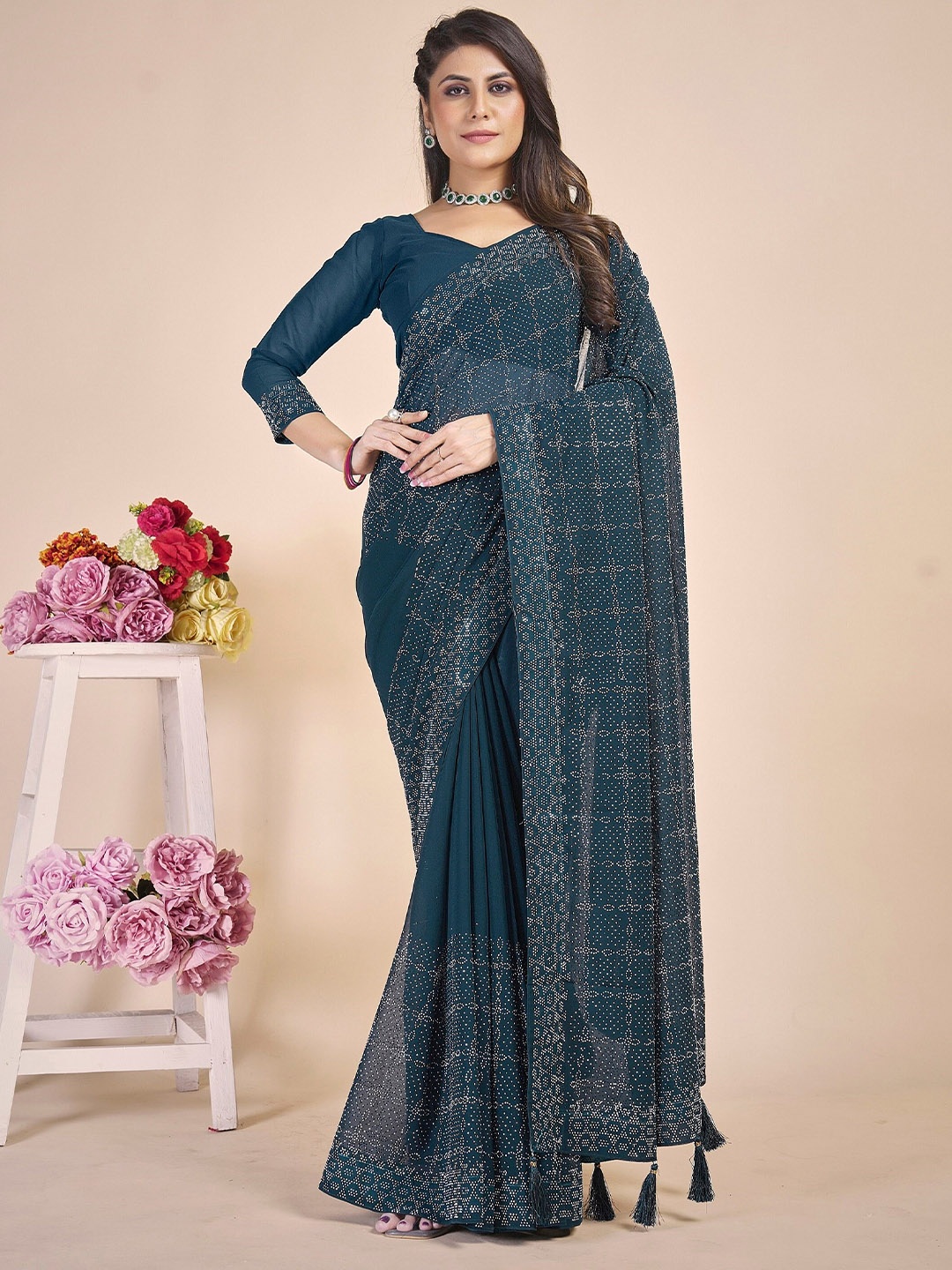 

Lyunica Embellished Beads and Stones Saree, Grey