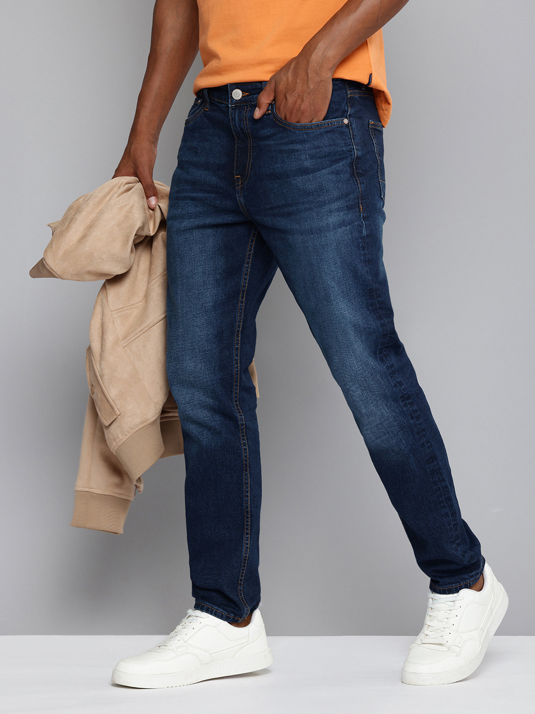 

Aeropostale Men Tapered Fit Light Fade Stretchable Jeans, Blue