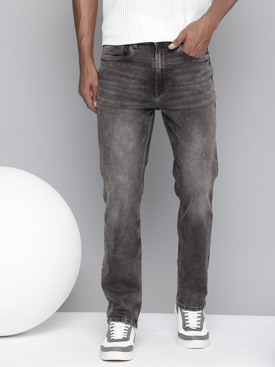 

Aeropostale Men Relaxed Fit Heavy Fade Stretchable Jeans, Grey
