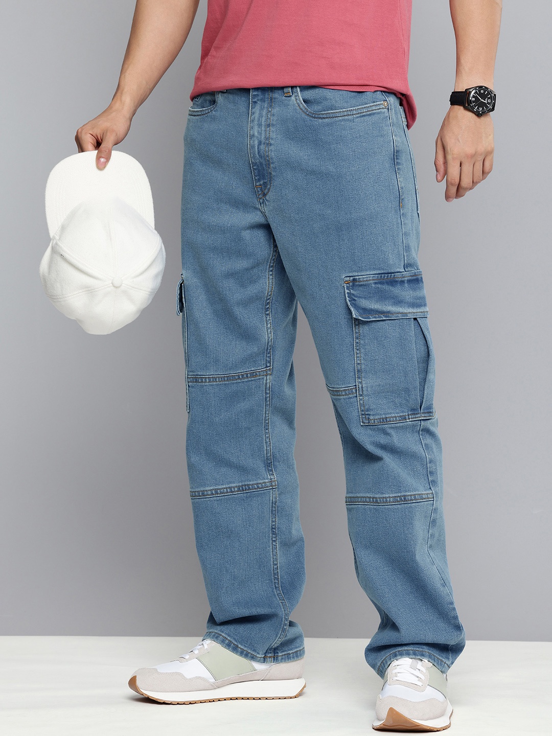 

Aeropostale Men Baggy Fit Light Fade Stretchable Cargo Jeans, Blue