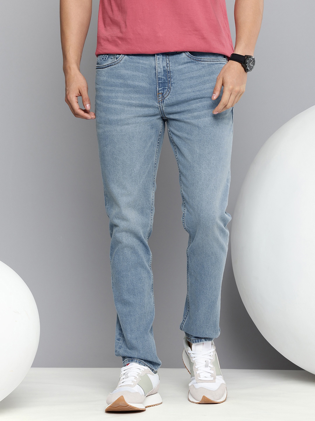 

Aeropostale Men Tapered Fit Light Fade Stretchable Jeans, Blue