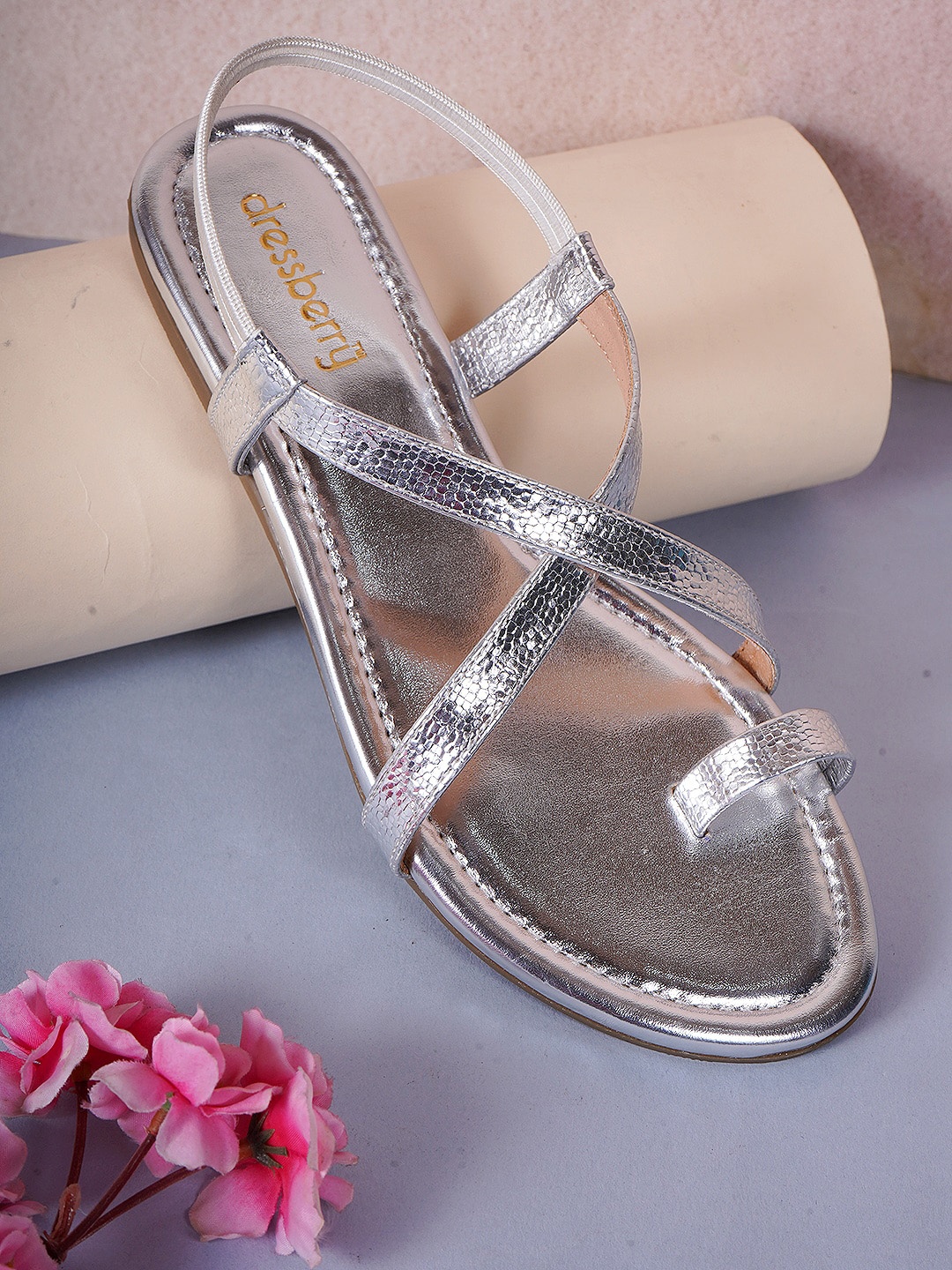 

DressBerry Silver-Toned Textured One Toe Flats