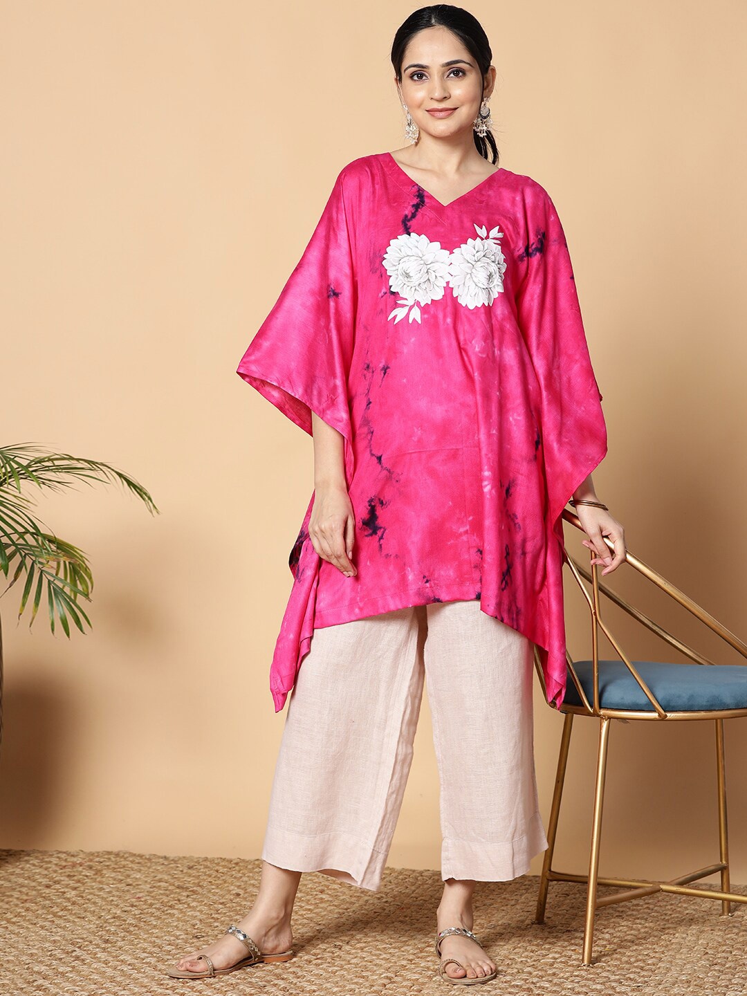 

LetsDressUp Geometric Printed V-Neck Flared Sleeves Pleated Kaftan Kurti, Magenta