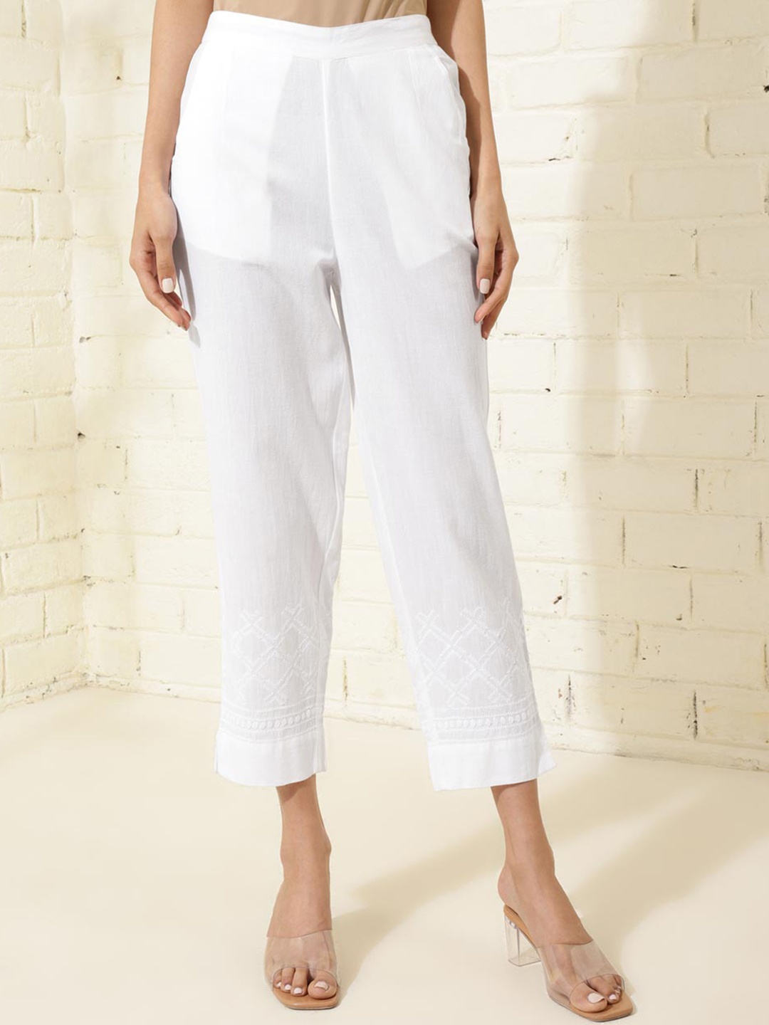 

Fabindia Women Tapered Fit Cropped Cotton Chikankari Trousers, White