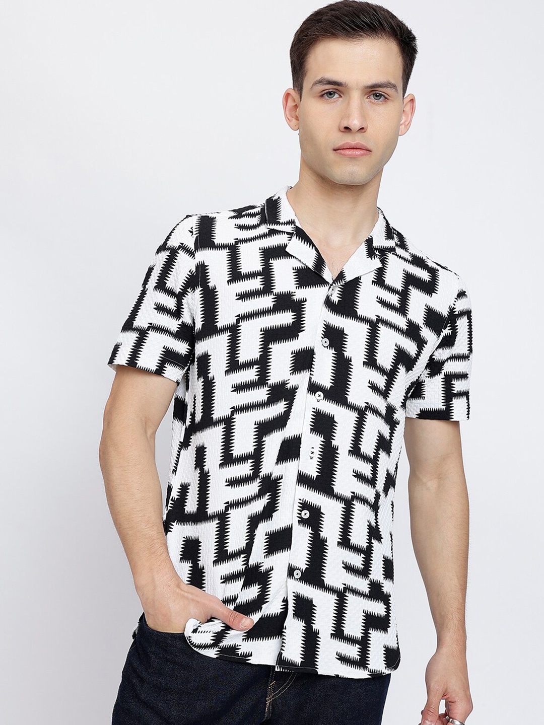 

HighRider Classic Checked Spread Collar Short Sleeves Casual Shirt, White