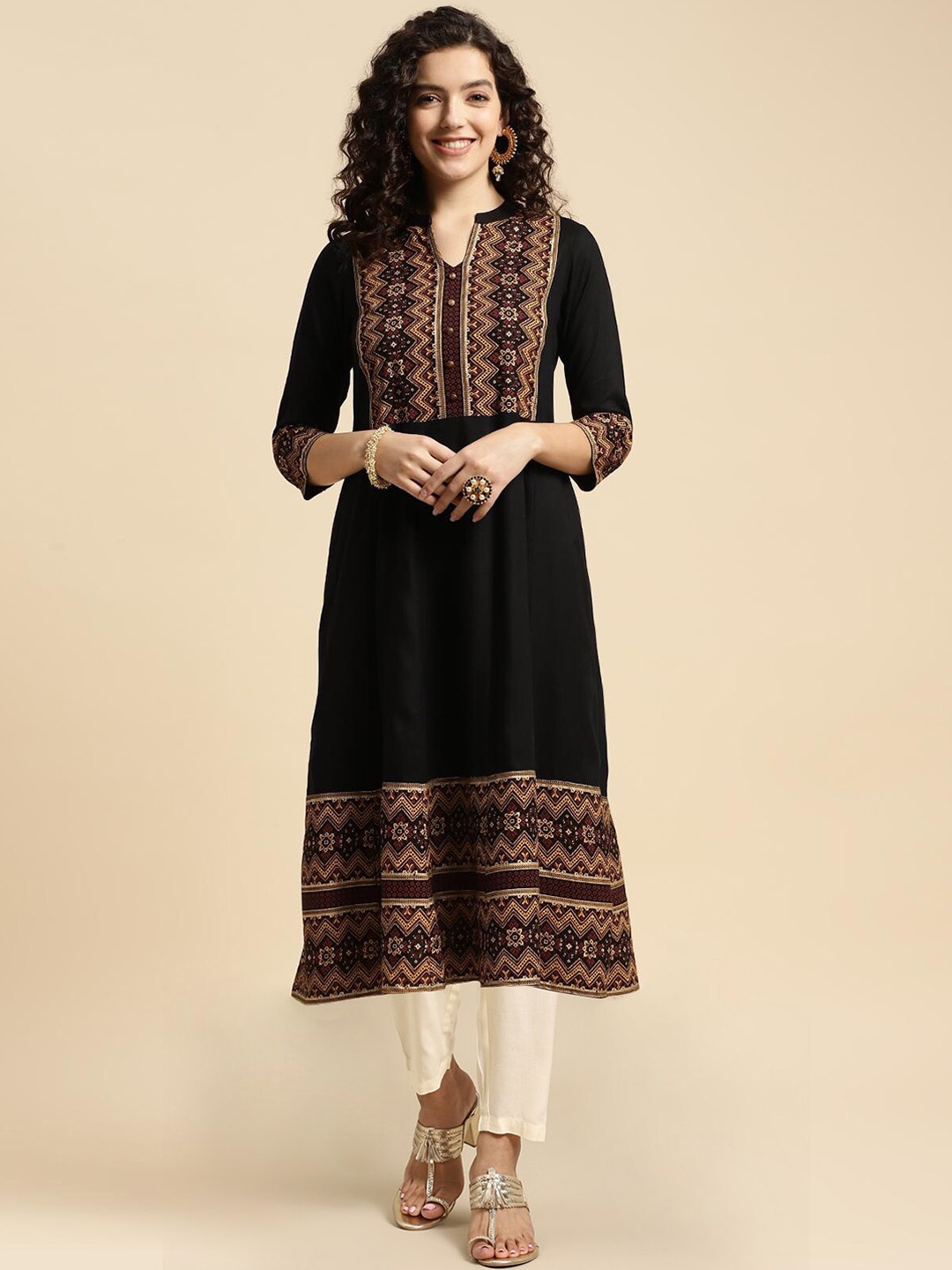 

Rangita Printed Regular Beads and Stones Kurta with Trousers, Black