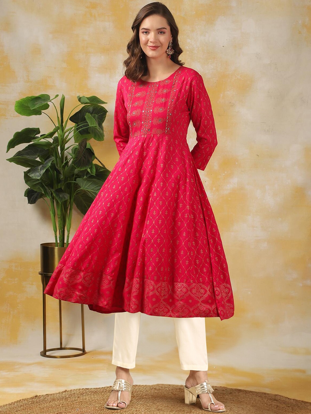 

Rangita Floral Printed Regular Mukaish Kurta with Trousers, Pink