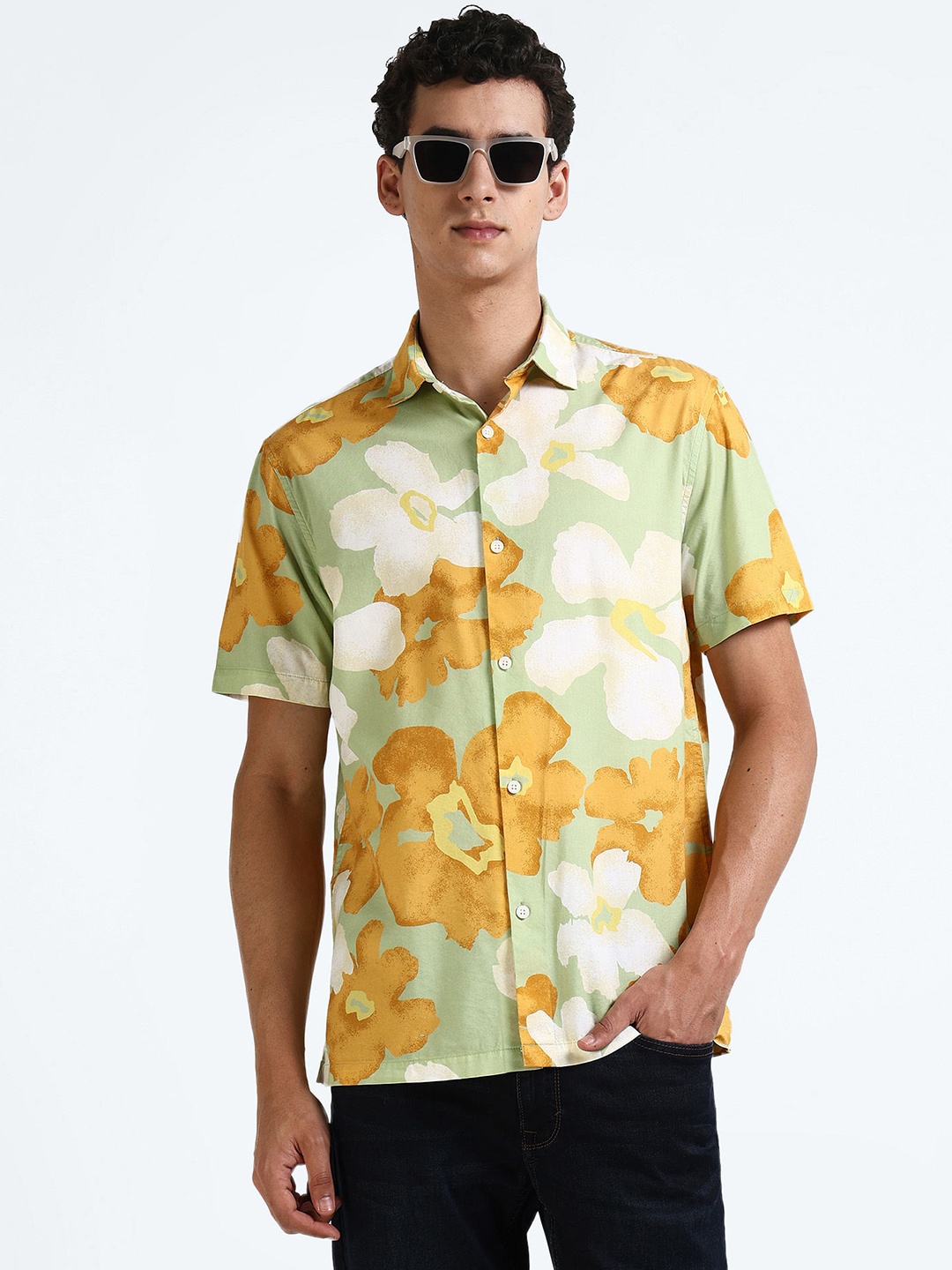 

Flying Machine Floral Printed Cotton Casual Shirt, Green