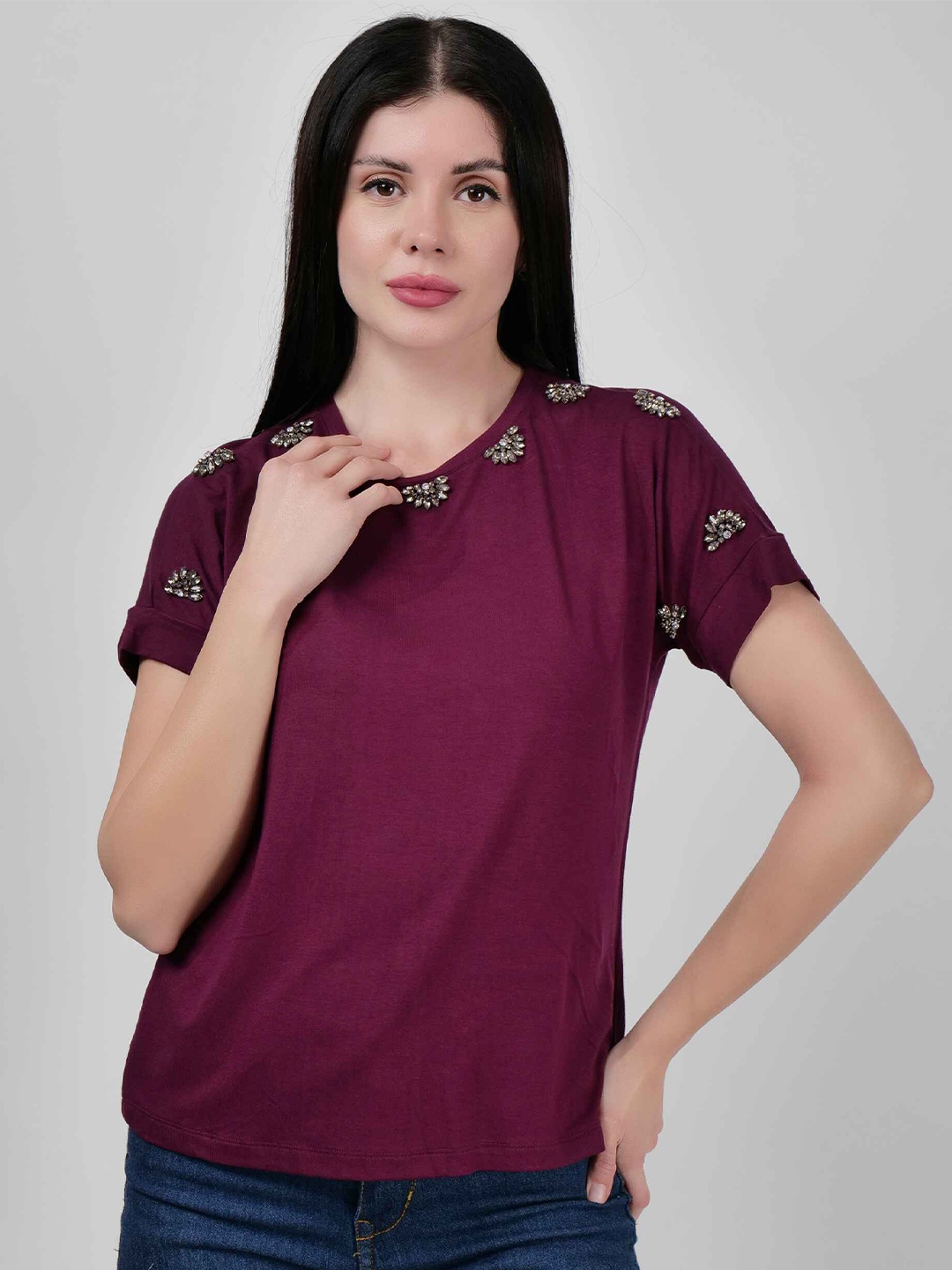 

DRIRO Embellished Round Neck Extended Sleeves Cotton Top, Maroon