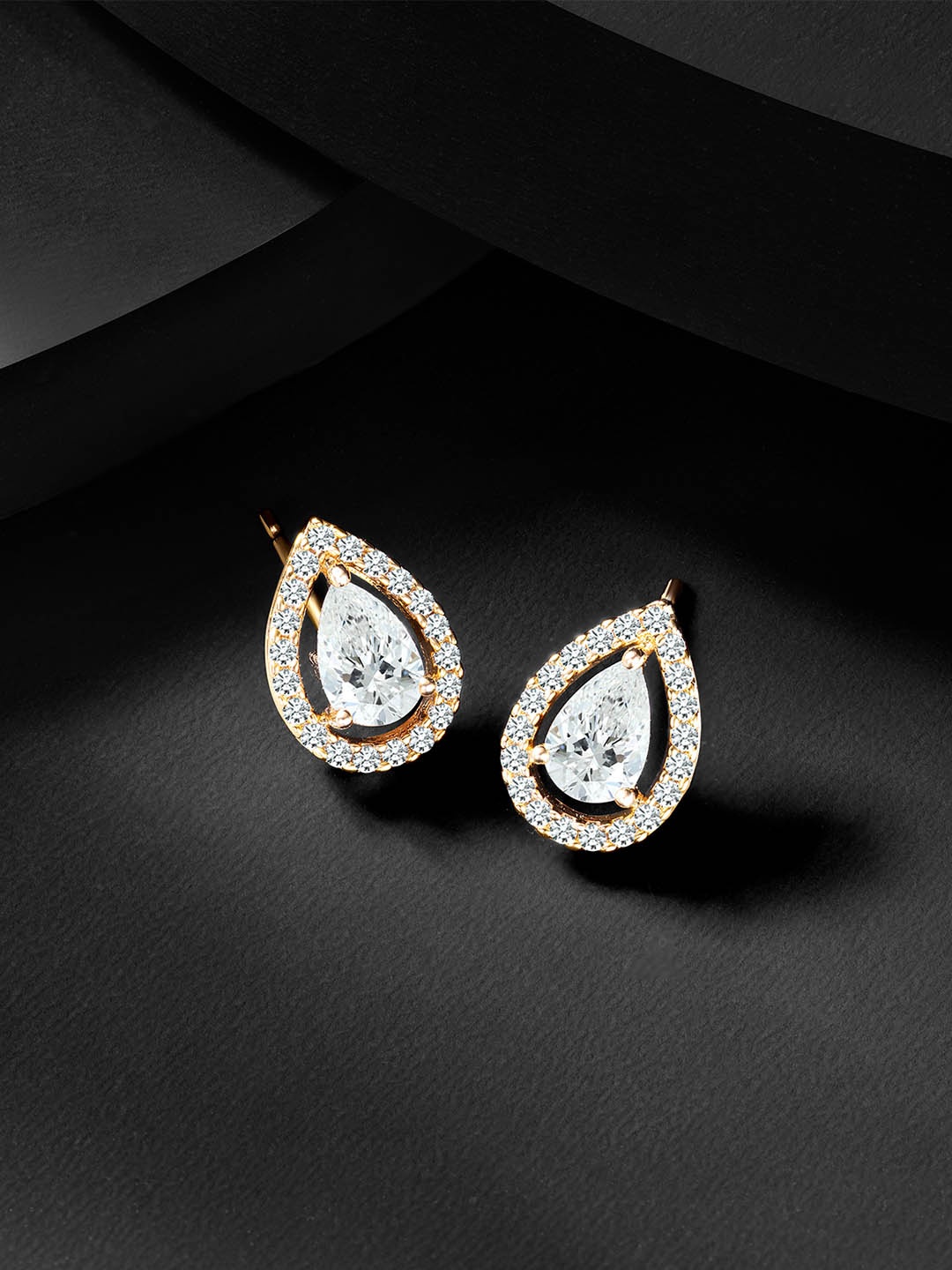 

Peora Contemporary Studs Earrings, Gold