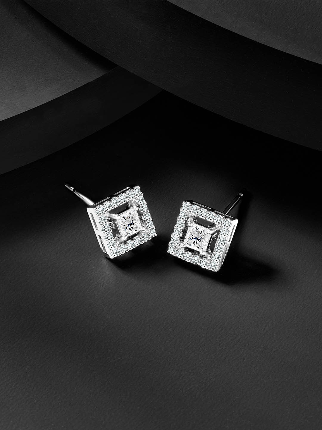 

Peora Contemporary Studs Earrings, Silver