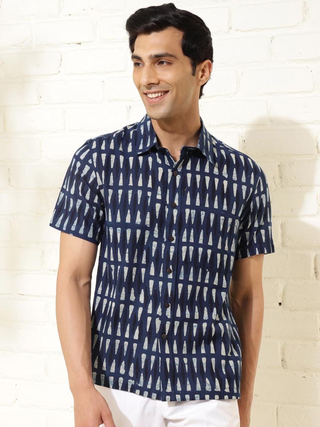 

Fabindia Abstract Printed Spread Collar Short Sleeves Cotton Casual Shirt, Navy blue