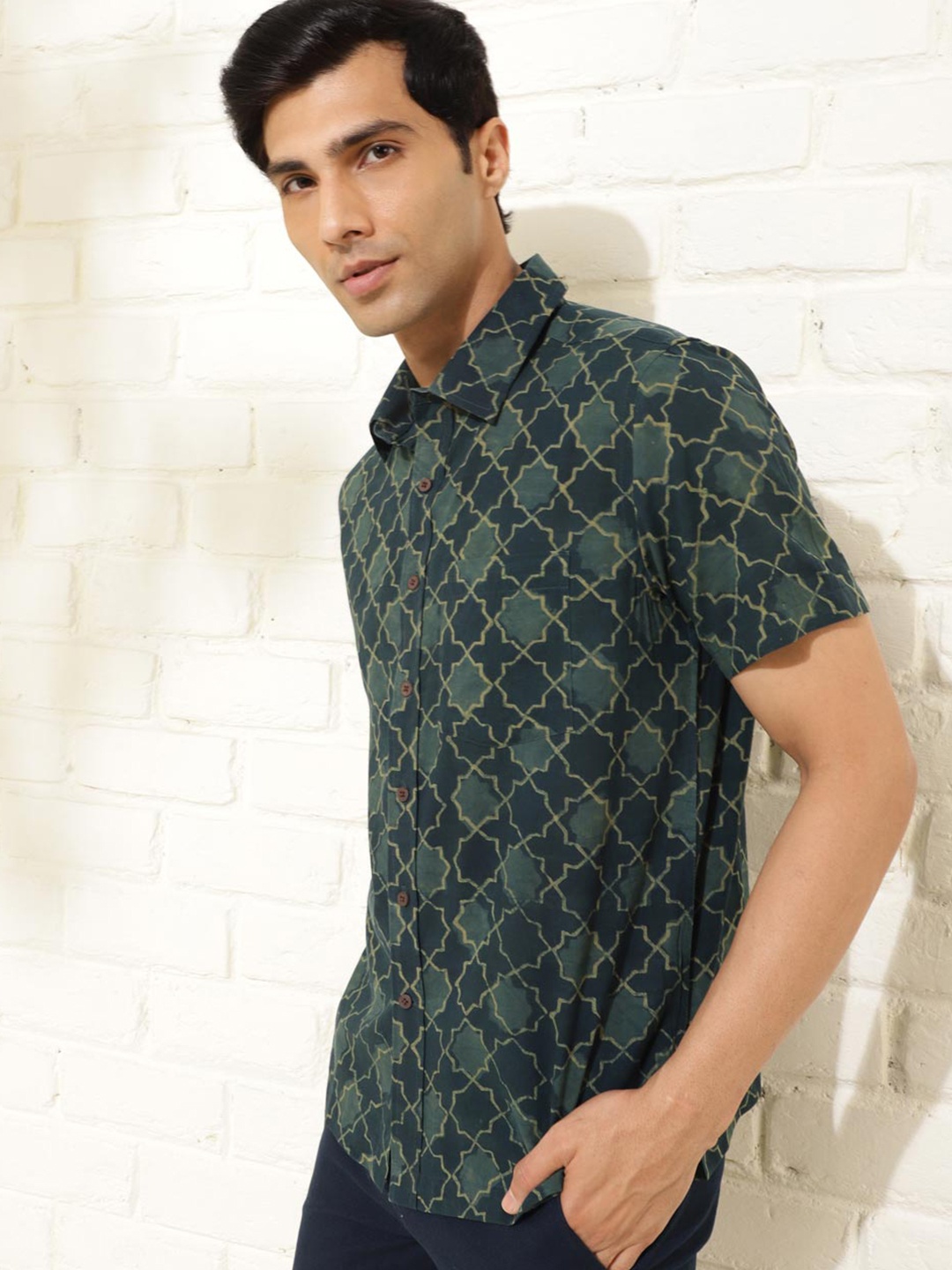 

Fabindia Geometric Printed Cotton Casual Shirt, Green