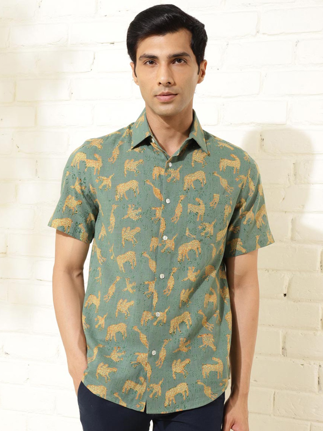 

Fabindia Men Slim Fit Floral Printed Cotton Casual Shirt, Green