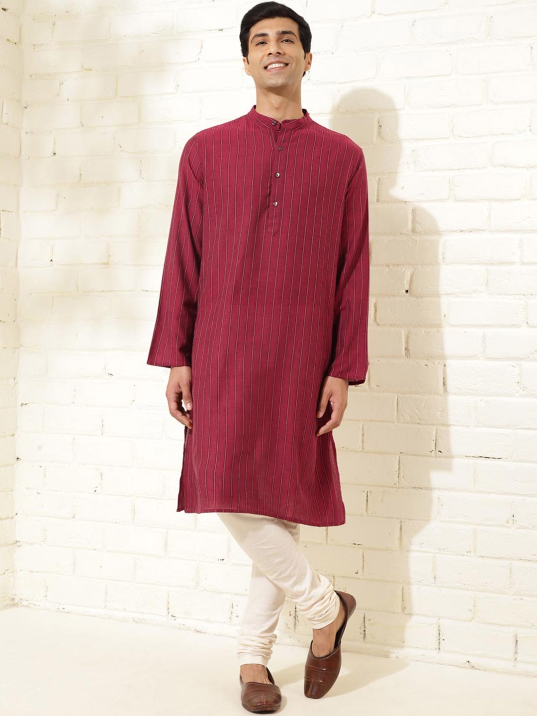 

Fabindia Striped Mandarin Collar Pure Cotton Dobby Straight Kurta, Maroon