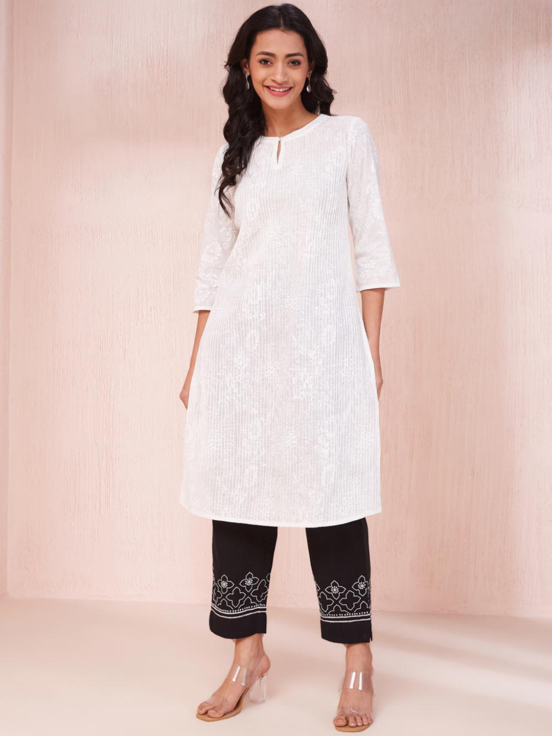 

Fabindia Floral Printed Key Hole Neck Straight Kurta, White