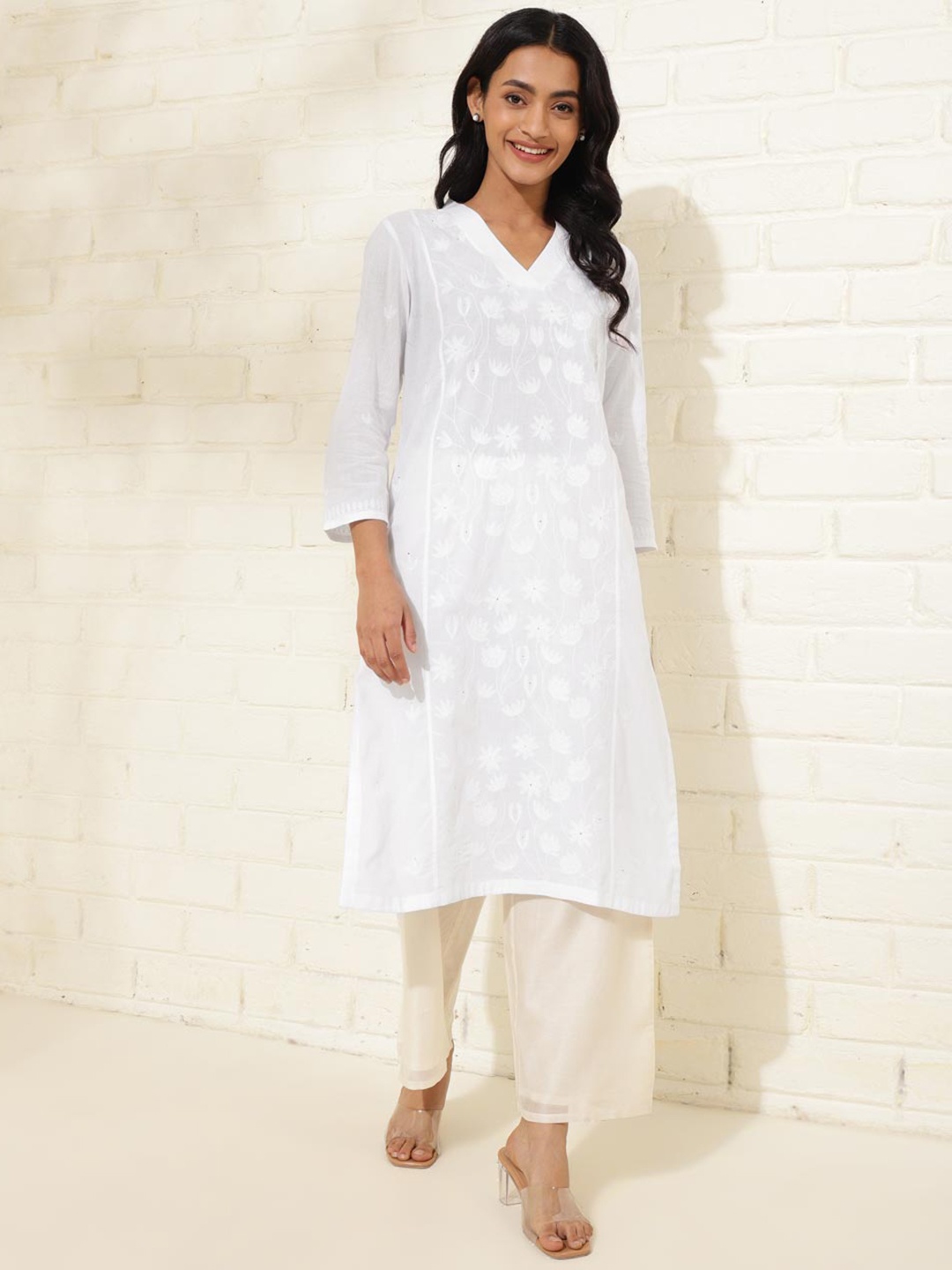 

Fabindia Slim Fit Floral Embroidered Chikankari Detailed Cotton Straight Kurta, White