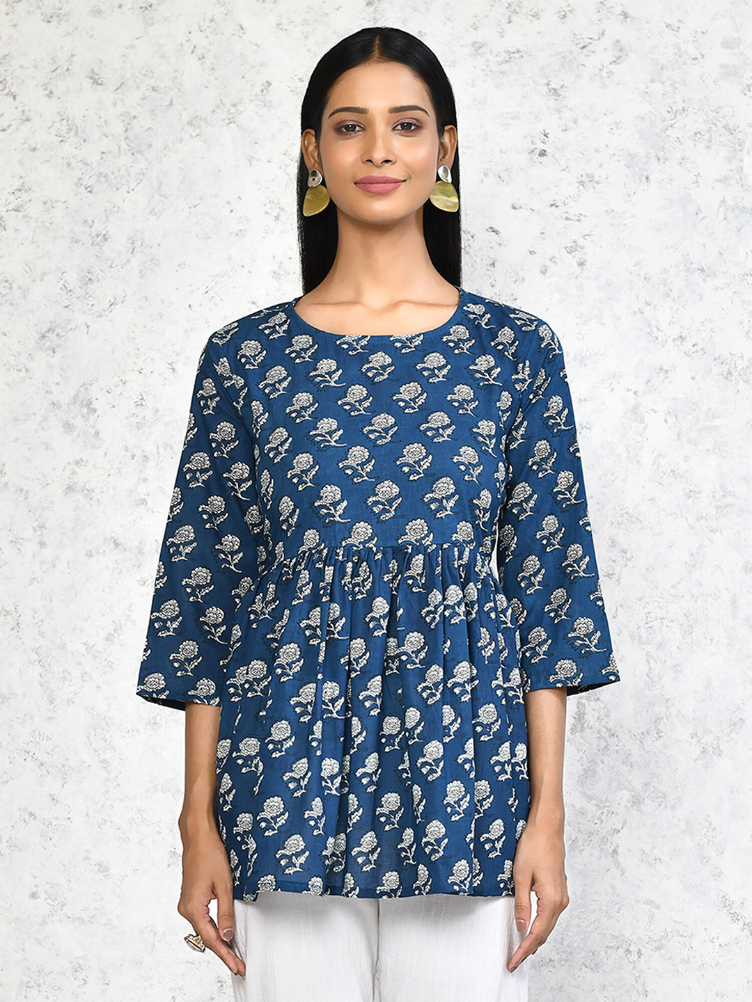 

MIRAVAN Floral Printed Pure Cotton Kurti, Blue