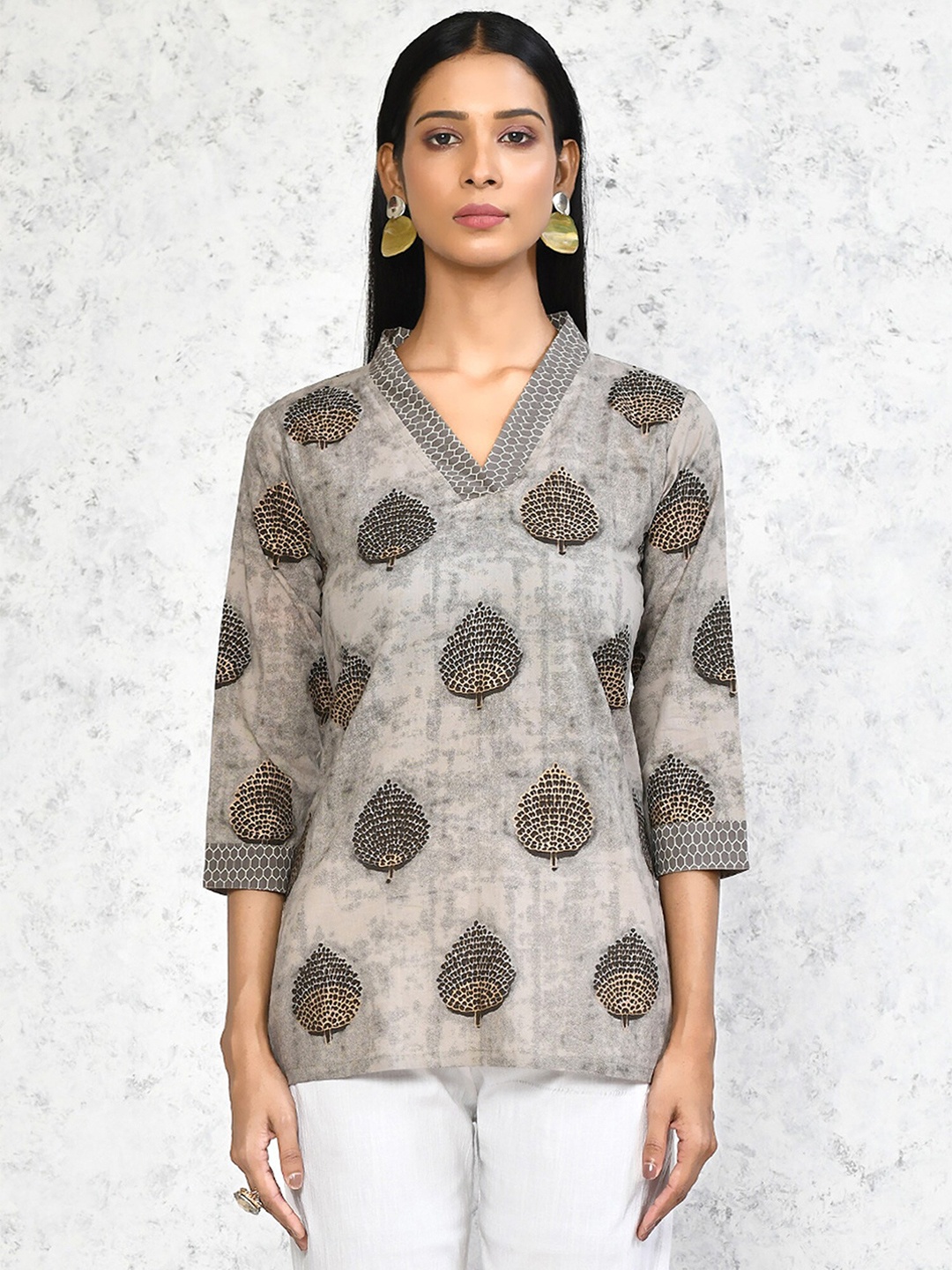 

MIRAVAN Floral Printed V-Neck Pure Cotton Kurti, Beige