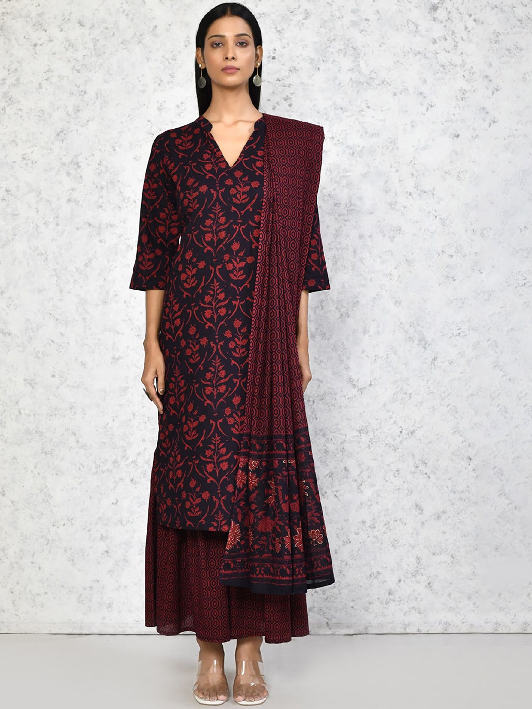 

MIRAVAN Floral Printed Regular Pure Cotton Straight Kurta With Sharara & With Dupatta, Maroon