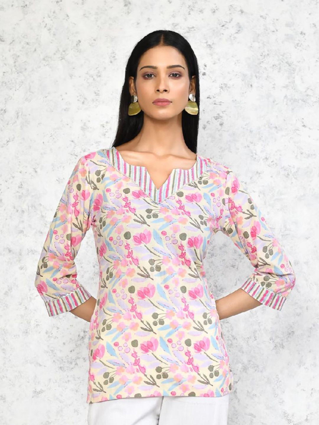 

MIRAVAN Floral Printed Pure Cotton Kurti, Pink