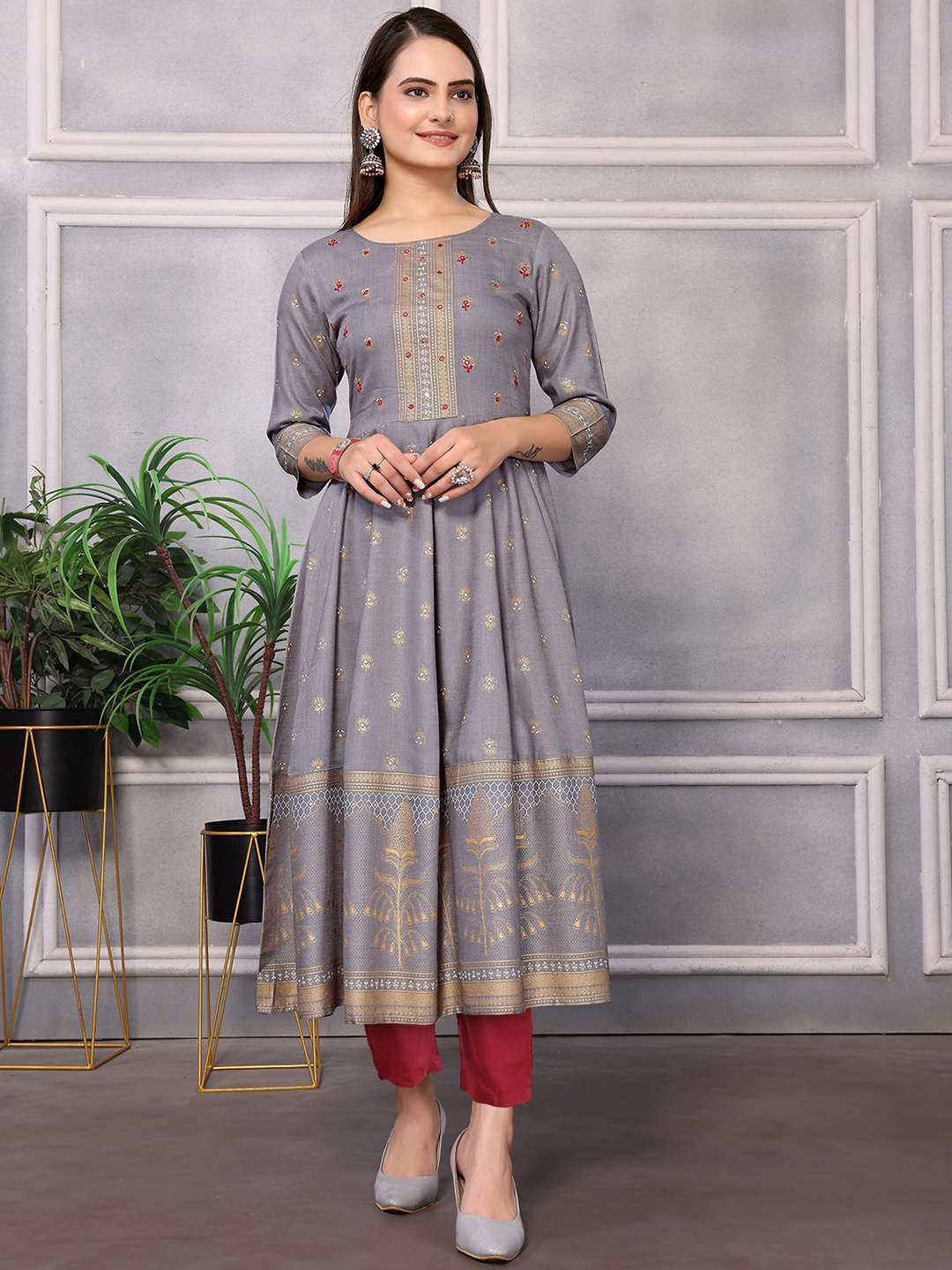 

Rangita Ethnic Motifs Printed Empire Mirror Work Kurta with Trousers, Grey