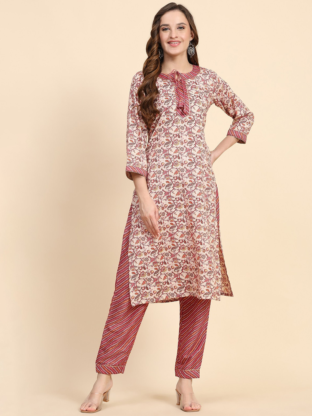 

Trendmalls Floral Printed Tie-Up Neck Straight Kurta With Trousers, Beige