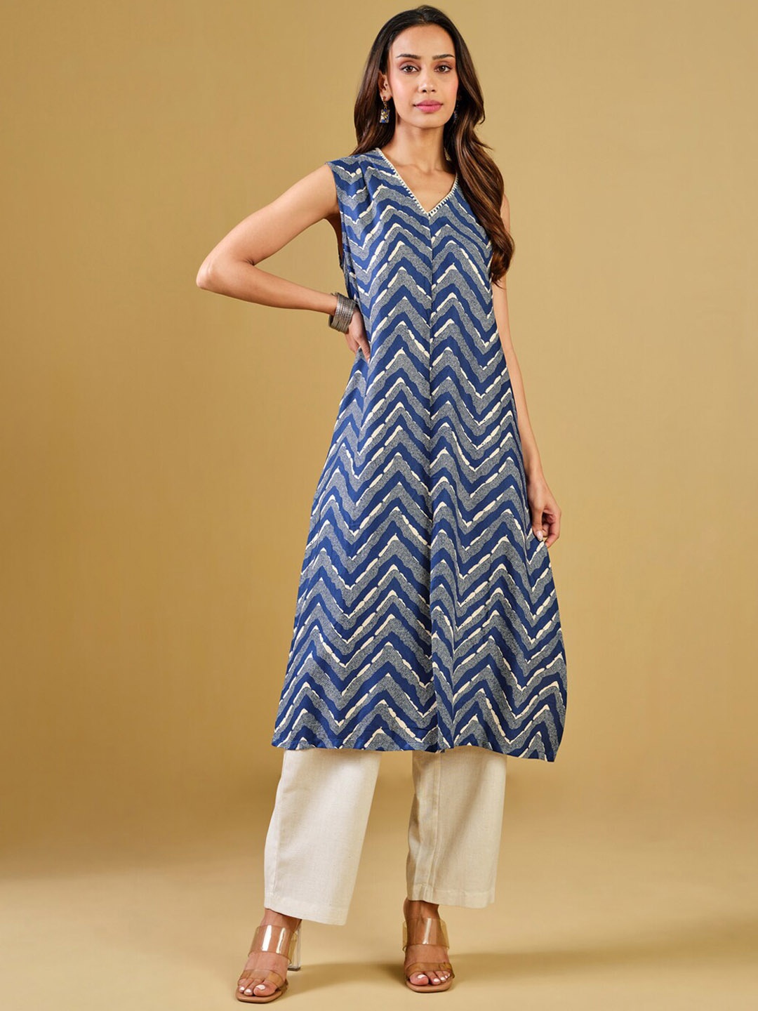 

Global Desi Chevron Printed Straight Kurta, Blue