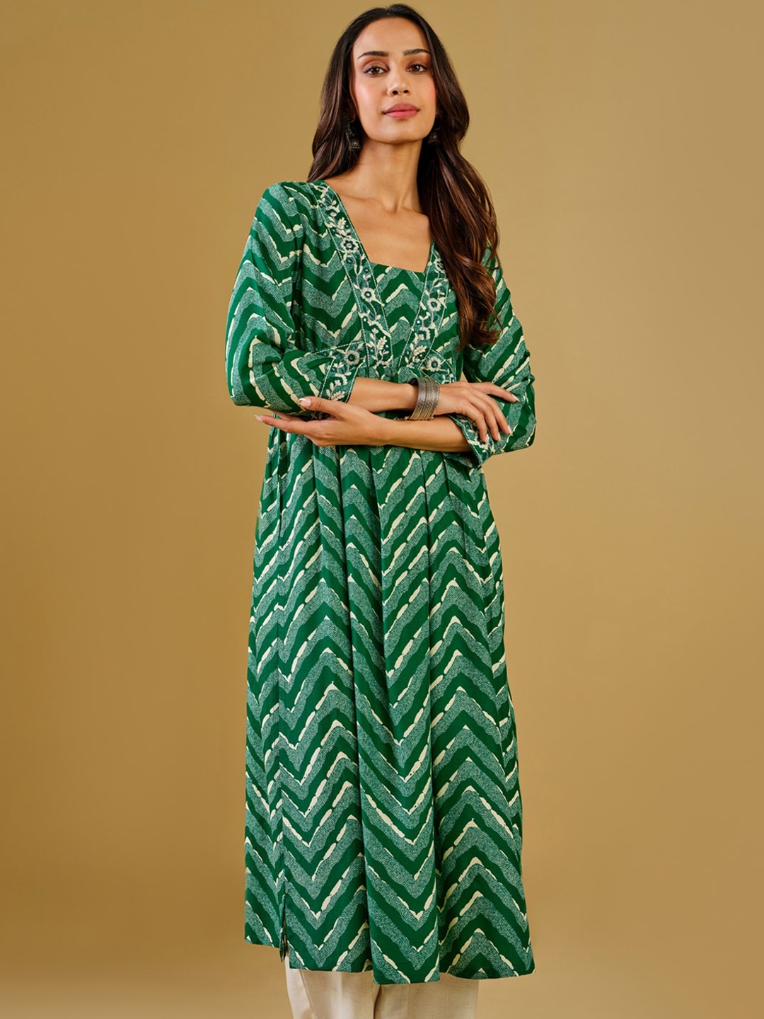 

Global Desi Chevron Printed Empire Straight Kurta, Green