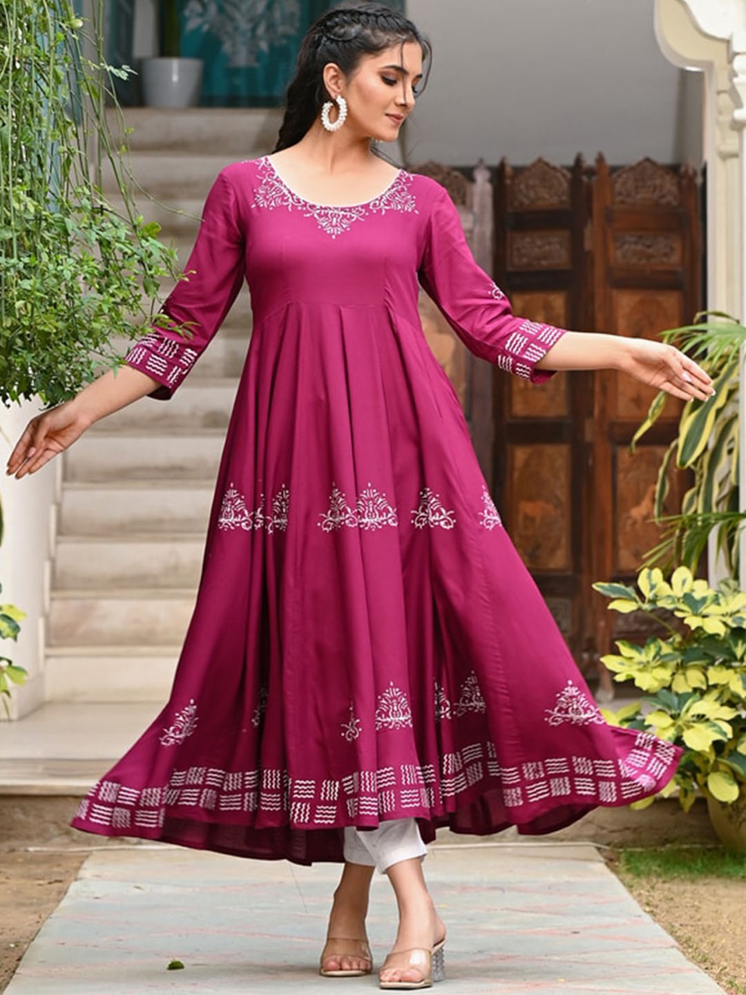 

Ayan Ethnic Motifs Block Printed Scoop Neck Panelled Anarkali Kurta, Burgundy