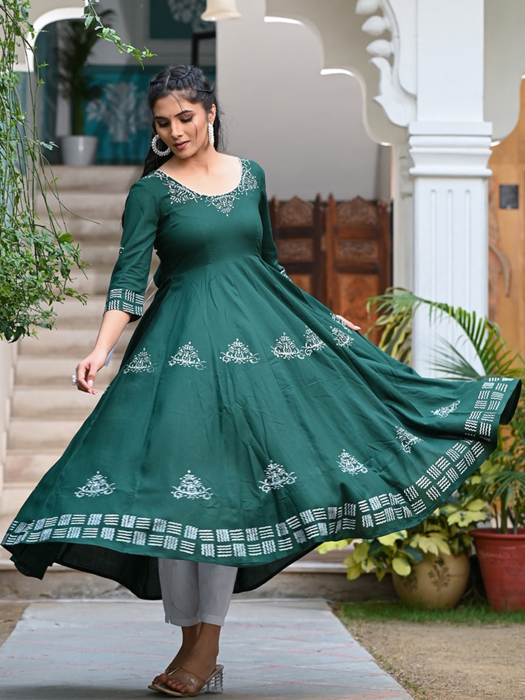 

Ayan Ethnic Motifs Block Printed Scoop Neck Panelled Anarkali Kurta, Green